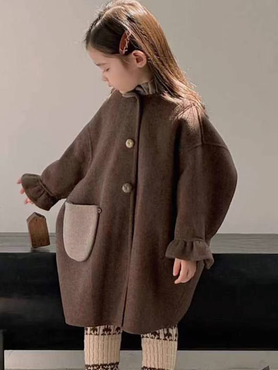 Winter Clothing Toddler - 女の子用ウールコート 2026年秋・冬新作、ミディアム丈、ゆったりとしたシルエット、暖かく厚手のジャケット、幼児・子供向け、おしゃれでかわいいアウター。