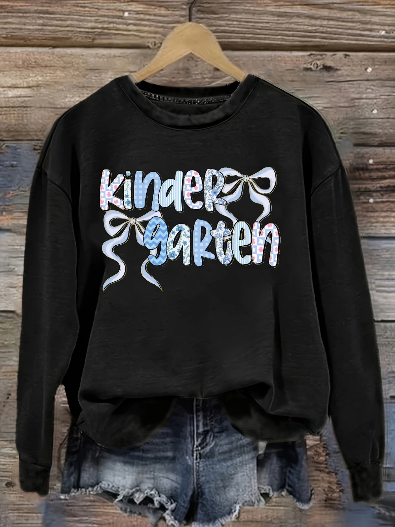 Winter Clothing Patterns - レディースカジュアル長袖クルーネックTシャツ、幼稚園のリボン柄プリントデザイン、ラウンドネック婦人服、洗濯機で洗える、やや伸縮性あり、ゆったりフィット、春・秋・冬用レディースTシャツ、ハロウィンコスチューム衣装